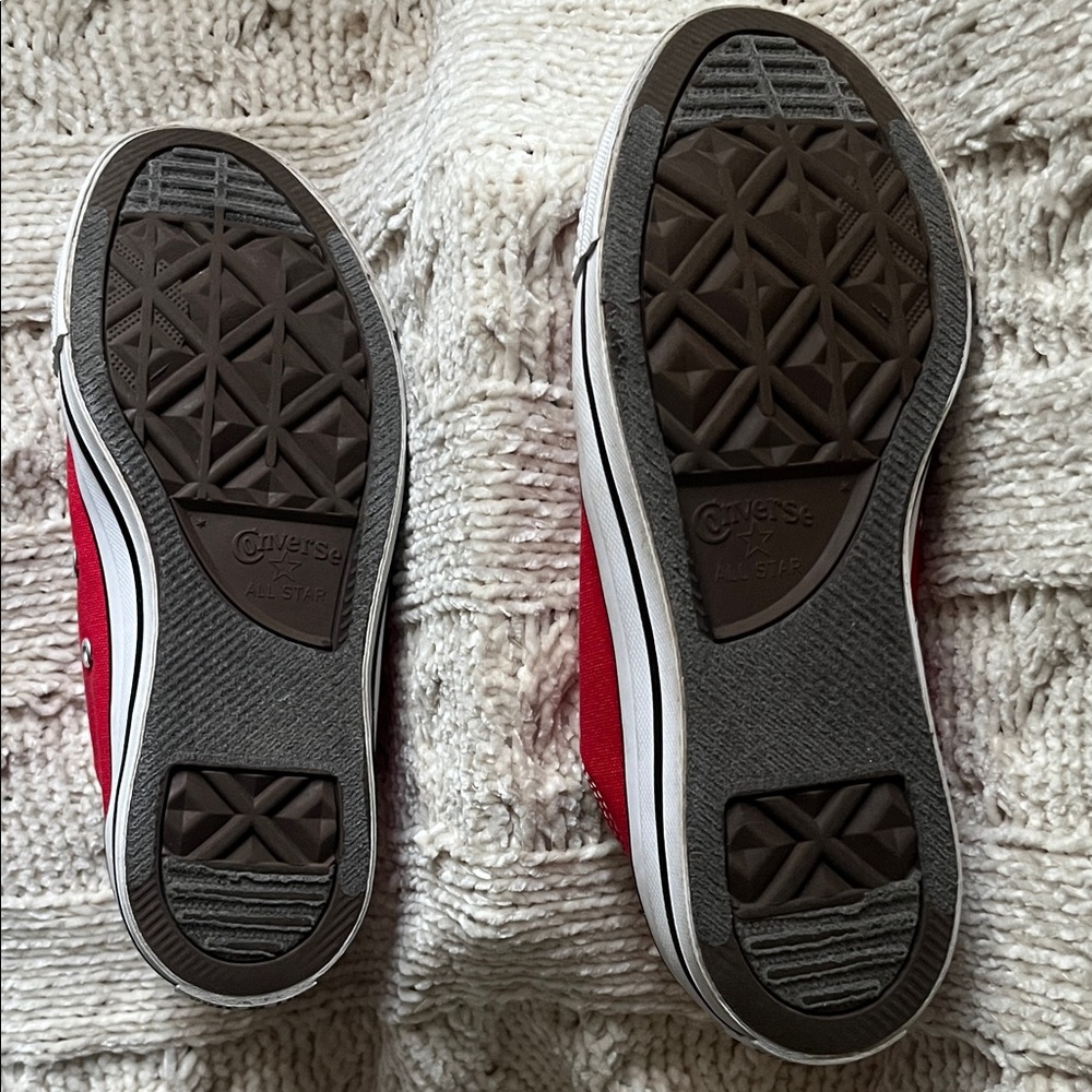 Classic Red Low-Top Canvas Sneakers Women’s size 8 and Men’s size 6 - Picture 3 of 4